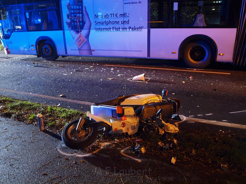 VU Roller KVB Bus Hoehenhauser Ring Koeln Muelheim P03.JPG